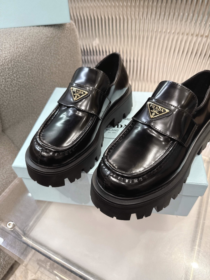 Pra*a flat shoes